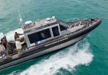 Embarcación donada por Jeff Bezos fortalecerá vigilancia en Galápagos