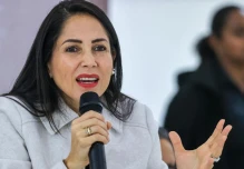 González afirma que Noboa está "desesperado, ofreciendo el oro y el moro"
