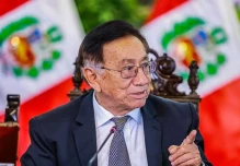 Presidente peruano arremete nuevamente contra la minería formal y genera controversia