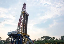 El petróleo WTI, referente de Ecuador, baja un 1,12 % tras el paso del huracán Beryl 