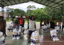 Waoranis reciben atención humanitaria por inundaciones 