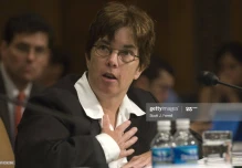 Jueza de Nueva York niega demanda a tenedores minoritarios y permite a Ecuador continuar con proceso de renegociación de deuda