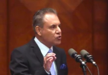 Juez ordena prisión preventiva para Carlos Ochoa 