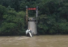 Un puente se cayó en Yantzaza