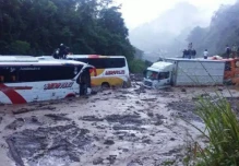 Tres personas fallecidas por el desbordamiento del río Damas en Santo Domingo de los Tsáchilas