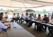 Lasso evalúa los daños de la minería ilegal en Napo