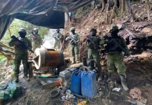 Perú destruye bienes vinculados a la minería ilegal por más de USD 940.000 en la Amazonía