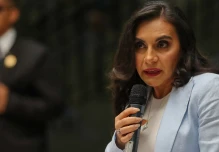 Verónica Abad pagará multa por campaña anticipada