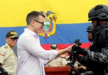 Noboa entregó 1.782 fusiles a la Policía 