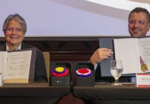 Presidente de Costa Rica firma un acuerdo comercial con Ecuador para su entrada en vigor