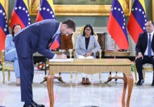 Venezuela autoriza a Shell desarrollar el campo gasífero Loran