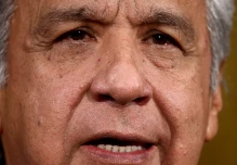 La Defensoría del Pueblo pide prohibir la salida de Lenín Moreno del país