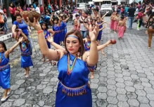 Un desfile en honor a las siete nacionalidades de Pastaza 