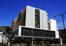 Reservas internacionales de Ecuador caen a su nivel más bajo desde 2007