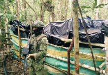 Descubren pozas clandestinas con petróleo presuntamente robado de un oleoducto estatal en Perú