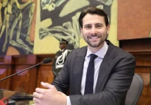 Niels Olsen pidió renuncia a empleados con parientes en la Asamblea