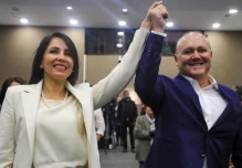 51.8 % señaló que la dolarización está en peligro con Luisa González 