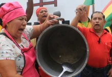 Bolivia: Choferes y campesinos marchan por falta de combustibles