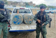 Noboa denuncia "centenares de millones de dólares" perdidos por contrabando de combustible