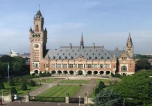 4 juristas ecuatorianos elegidos como árbitros de la Corte de Arbitraje de La Haya