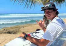 Israel Barona, surfista, murió en un hotel de El Salvador 