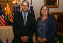 Ecuador y EEUU firman Acuerdo de Cielos Abiertos que impulsa transporte aéreo
