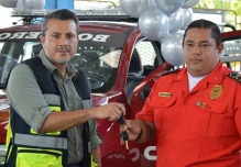 ODIN Mining refuerza a bomberos de Santa Rosa, provincia de El Oro, con nueva camioneta