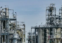 La AIE planea liberar reservas récord de petróleo ante el aumento de precios por conflicto en Irán