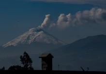 El Cotopaxi lanzó nube de ceniza de un kilómetro de altura