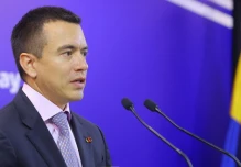 Noboa viajará otra vez a EE.UU. luego del referéndum