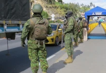 Militares refuerzan fronteras con Colombia y Perú