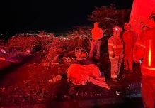 18 personas fallecieron en accidente entre autobús y vehículo en Loja