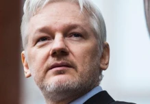 Contrataciones de MC Square y exasesor de Guillaume Long, durante estancia de Julian Assange en embajada, no tienen sustento legal
