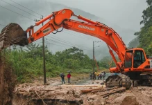 Lluvias provocaron deslaves en la vía Baños-Puyo