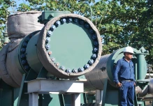 Petroecuador mantiene meta de terminar el año con 400.000 barriles de crudo por día