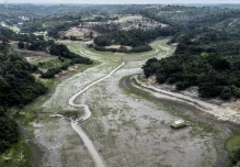 La sequía lleva al río Amazonas a niveles mínimos