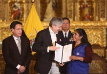 Lasso firma reglamento de economía circular inclusiva, en favor de recicladores de Ecuador