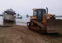 Naufragio de navío provoca derrame de combustible en Galápagos