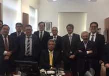 Moreno se reúne con los dueños de los medios privados para contarles sobre la crisis