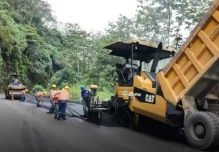 Ecuador acelera obras en la Amazonía con avances en la vía E45 y un plan de 140 viviendas subsidiadas