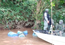 Las Fuerzas Armadas encontraron 715 galones con acetona en Sucumbíos