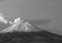 El Cotopaxi emana una columna de vapor y gases de 800 metros