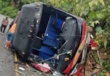 Volcamiento de un bus dejó 19 heridos 