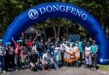 Dongfeng Maresa retira más de 450 libras de basura del río San Pedro en Quito
