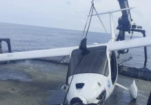 Rescatan a nueve personas tras caer avioneta al mar cerca de una playa de las Galápagos