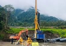 Maquinaria para combatir la erosión del río Coca llegó al país