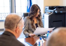 Kristi Noem prevé llegar a Ecuador en medio de agenda de cooperación en seguridad