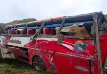 Bolívar: Autobús cayó por una ladera y dejó 13 muertos