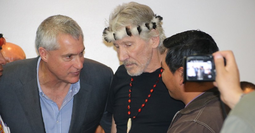 El cofundador de Pink Floyd, quien puso en duda los ataques terroristas de Hamas contra Israel, es accionista de la fraudulenta sentencia ecuatoriana contra Chevron. El cofundador de Pink Floyd, quien puso en duda los ataques terroristas de Hamas contra Israel, es accionista de la fraudulenta sentencia ecuatoriana contra Chevron.