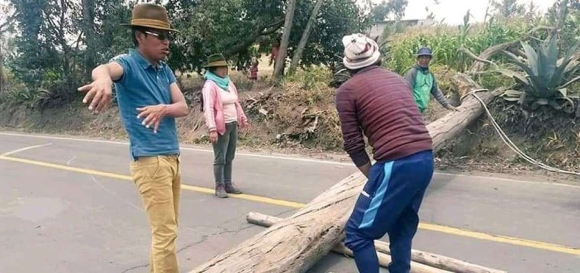 La medida de aislamiento de ciertas comunidades las llevó a cerrar vías de acceso, con la finalidad de evitar el ingreso de personas ajenas. Foto: El Telégrafo La medida de aislamiento de ciertas comunidades las llevó a cerrar vías de acceso, con la finalidad de evitar el ingreso de personas ajenas. Foto: El Telégrafo